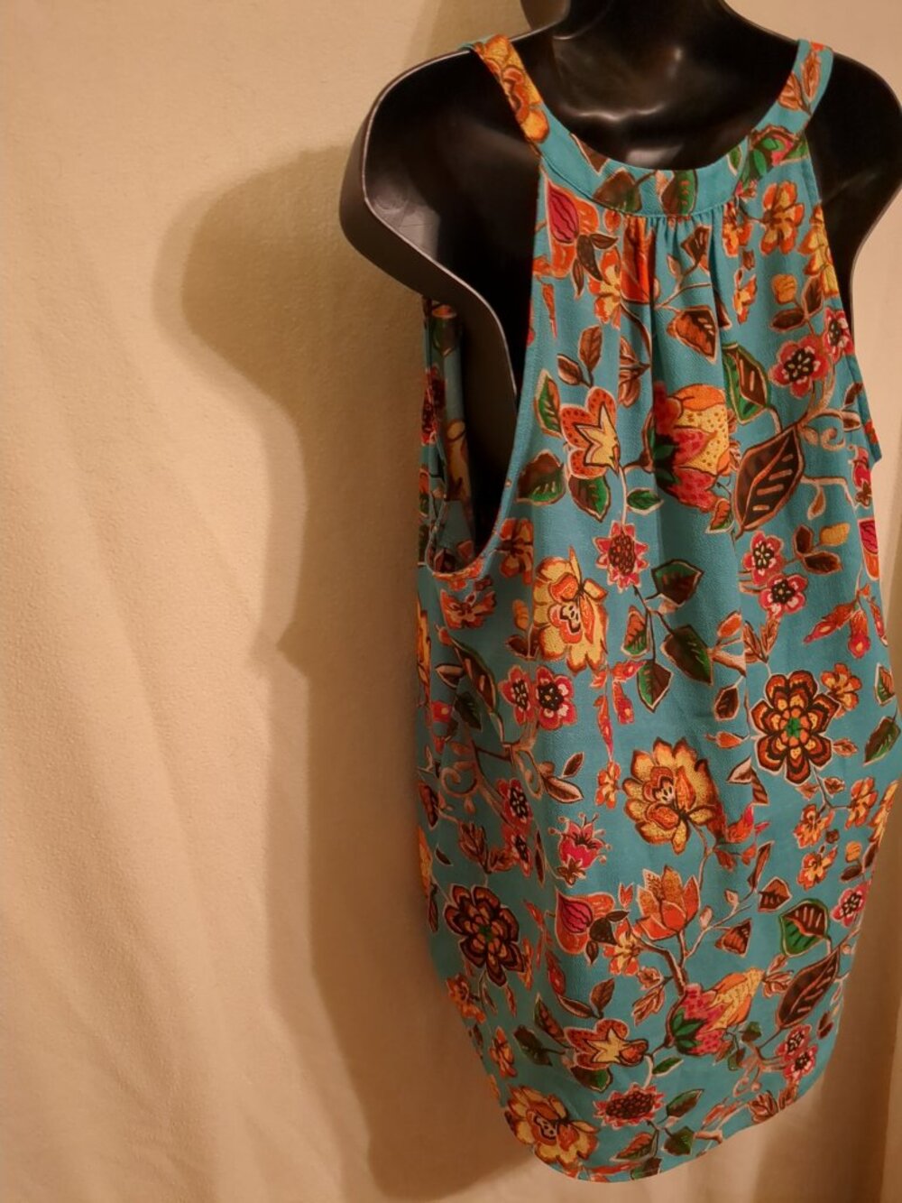 L 🏵 Sleeveless Summertime Floral Top with Tassels - Picture 8 of 14